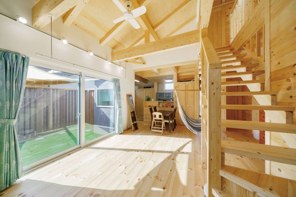兵庫県内の省エネ住宅　L字型のLDKが開放的な印象の省エネ住宅